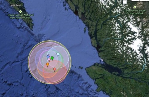 Une carte de l'océan Pacifique au large de la côte nord de l'île de Vancouver montrant un groupe de huit tremblements de terre au cours des derniers mois allant de grandeur de 4,0 à 5,2, à des profondeurs allant de 10 à 22 km (earthquaketrack, com)