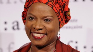 140201_2w24d_cultureclub_angelique_kidjo_sn635