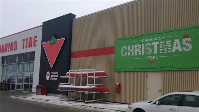 Canadian Tire est une entreprise canadienne, fondée en 1922. Au tout début, elle était une petite entreprise, alors qu'aujourd'hui, elle est le détaillant le plus fréquenté au Canada avec plus de 1 000 magasins et postes d’essence. La compagnie est aussi propriétaire des entreprises de détail Mark's / L'Équipeur, détaillant de premier plan de vêtements de travail et de FGL Sports (Sport Chek, Hockey Experts, Sports Experts, National Sports, Intersport, Pro Hockey Life et Atmosphere), qui offre des vêtements pour la vie active.