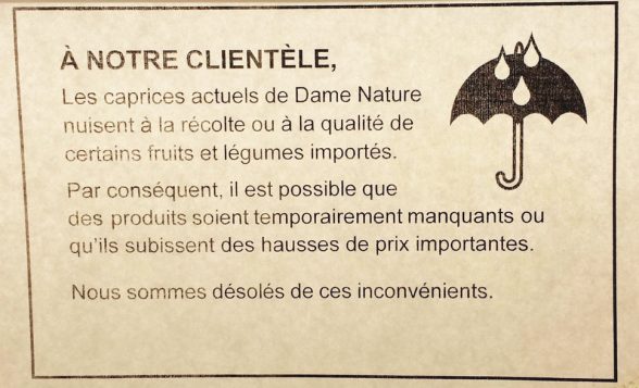 Certaines épiceries ont recours à des enseignes expliquant à leur clientèle pourquoi le prix des denrées effectue des bonds à présent parfois géants.