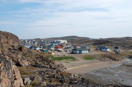 Quaqtaq au Nunavik à marée basse(flickr.com)