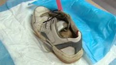 L'une des deux chaussures retrouvées ce mois-ci - CBC