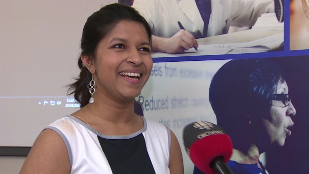 Michelle Debnath-Canning, étudiante ;a la maîtrise en pharmacologie, étudie les bienfaits du bleuet sur le cerveau humain (Radio-Canada)