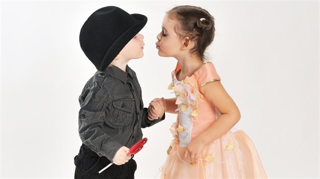 130319_r761k_amour_enfant_bisou_sn635