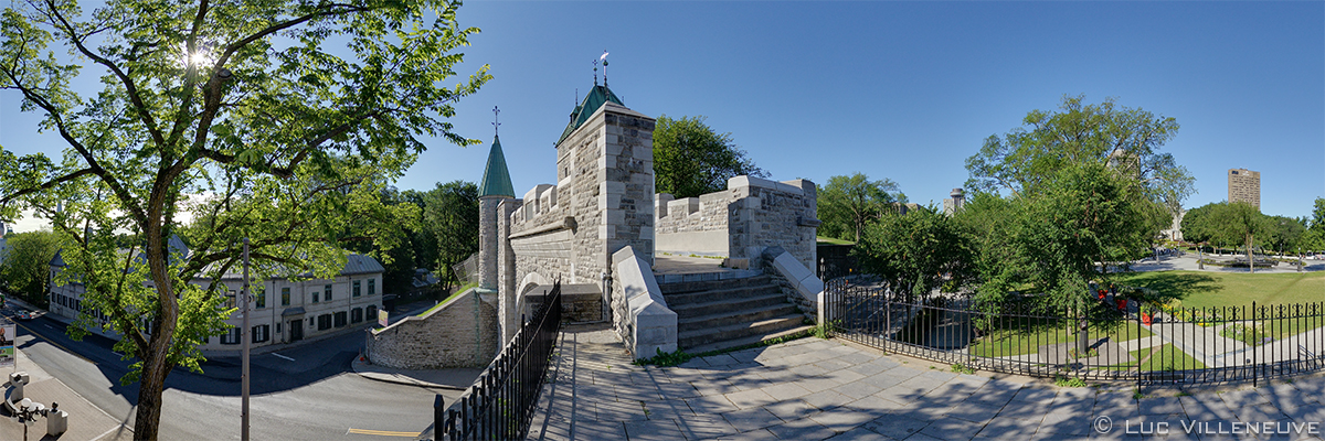 Quebec-rampart-Porte-saint-Louis-door-02