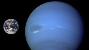 Comparaison de la taille de la Terre et de Neptune. Crédit photo : NASA