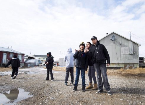 Adolescents de la réserve Attawapiskat du Nord de l'Ontario (Archives, avril 2016) Nathan Denette | Presse canadienne