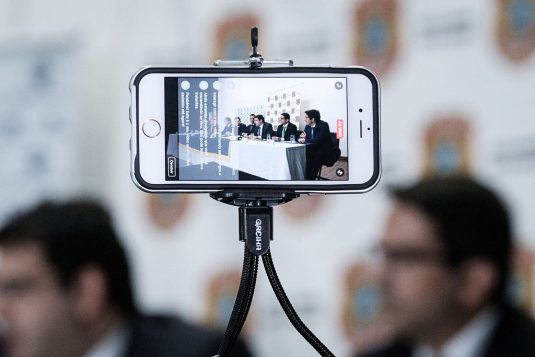 Un téléphone mobile utilisé pour une diffusion télévisuelle en direct YASUYOSHI CHIBA/AFP/Getty Images)