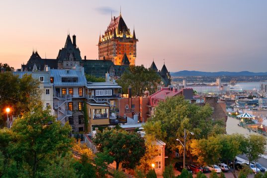 Quebec et le Chateau Frontenac au coucher du soleil (iStock)