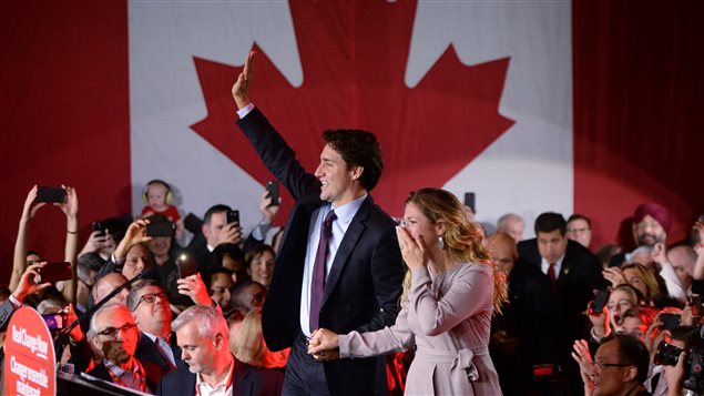 Justin Trudeau et sa femme Sophie Grégoire après la victoire libérale il y a un an. Photo Credit: PC / Sean Kilpatrick