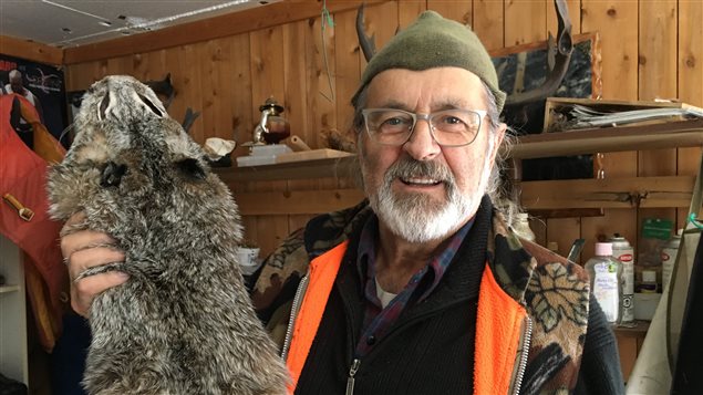 Bernard Dubé, de New Richmond au Québec, trappe de nombreuses espèces, dont le lynx, l’ours, le coyote et l’écureuil Photo Credit: Radio-Canada/Isabelle Larose
