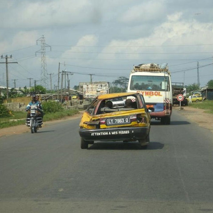 Un véhicule taxi au Cameroun - Camer.be