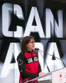 L’ex-patineuse de vitesse sur courte piste Isabelle Charest Photo: Paul Chiasson La Presse canadienne