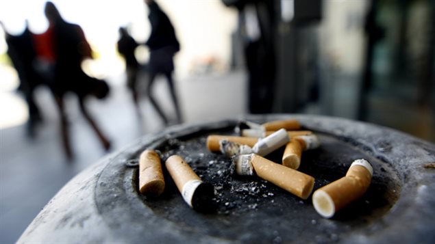 Au Canada cependant, après 50 ans de campagne de lutte au tabagisme le pourcentage de fumeur est passé de 45 % à moins de 20 % Photo Credit: Eric Gaillard/Reuters