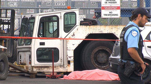 Un employé de 22 ans mort écrasé au moment où il changeait un pneu sur un tracteur de refoulement en 2012. Photo Credit: Radio-Canada