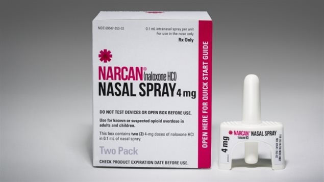 La version de pulvérisation nasale naloxone a été développée par Adaptez Pharma, une société basée à Dublin qui commercialise le produit sous le nom de marque Narcan. (Adapt Pharma) 