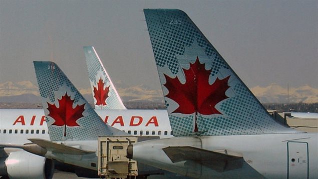 Alors que le Canada célèbre son 150e anniversaire, l’aéroport international Pearson de Toronto, le plus grand au Canada, prévoit connaître son été le plus achalandé de l’histoire, en accueillant près de 10 millions de passagers. Avions au sol à l’aéroport Pearson de Toronto Photo Credit: PC / PC 