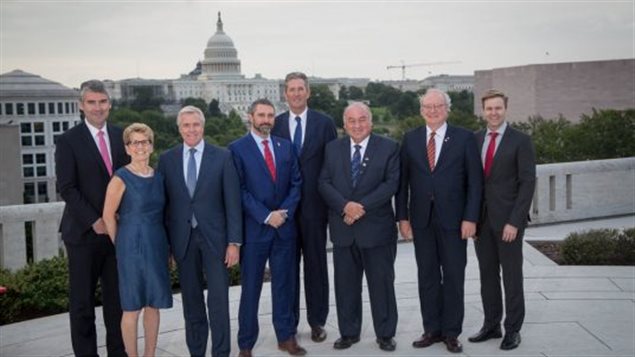 Les premiers ministres de huit provinces et territoires canadiens étaient dans la capitale américaine ces jours derniers afin de participer à des rencontres exploratoires et préparatoires pour l’éventuelle renégociation de l’Accord de libre-échange nord-américain, l’ALENA Photo Credit: PC