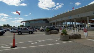 Poste frontière de Windsor. - Radio-Canada