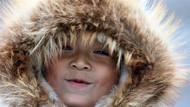 Enfant inuit Photo Credit: GABRIEL BOUYS/Getty Images 