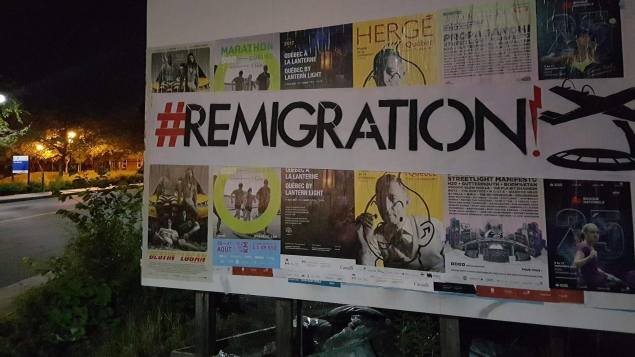 Avec son message « Remigration » le groupe Atalante par exemple souhaitait une inversion du flux migratoire et que les demandeurs d’asile retournent chez eux.