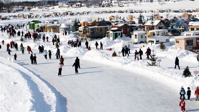 Village sur glace de Roberval au Québec dans la région du Lac Saint-Jean. Photo Credit: Radio-Canada 