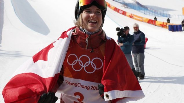 Cassie Sharpe célèbre sa victoire. PHOTO REUTERS