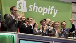 La compagnie Shopify a fait son entrée en bourse en 2015. Photo : The Associated Press/Richard Drew