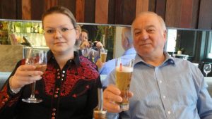 Les deux victimes : Yulia Skripal et son père Sergei Skripal demeurent dans un état grave.