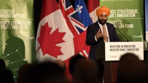Navdeep Bains Photo : La Presse canadienne