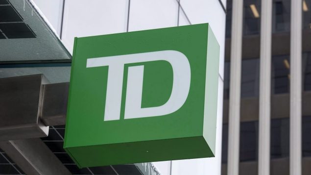 Photo de l'enseigne verte avec les lettres TD de la Banque TD Photo : Radio-Canada