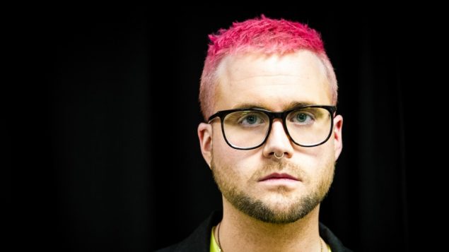 Christopher Wylie, un Britanno-Colombien âgé de 28 ans, avait commencé à élaborer des stratégies pour déterminer comment profiter des données collectées sur les médias sociaux lorsqu'il travaillait au bureau du chef du Parti libéral. Il a par la suite travaillé pour l'entreprise Cambridge Analytica au coeur d'un important scandale politique aux États-Unis. Photo : CBC