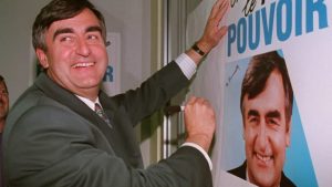 Le 22 mai 1990, Lucien Bouchard, alors ministre fédéral de l’Environnement dans le gouvernement progressiste-conservateur de Brian Mulroney, démissionne de son poste. Avec cinq autres députés de la Chambre des communes, Lucien Bouchard forme le Bloc québécois qui prône la souveraineté du Québec. 