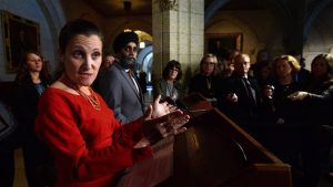 Chrystia Freeland et le ministre de la Défense Harjit Sajjan 