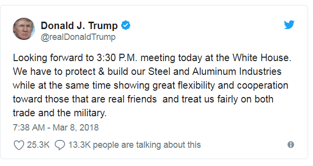 Dans un tweet, jeudi matin, Trump écrivait : « Dans l'attente de 15h30. réunion aujourd'hui à la Maison Blanche. Nous devons protéger et développer nos industries de l'acier et de l'aluminium tout en faisant preuve d'une grande souplesse et d'une grande coopération envers ceux qui sont de vrais amis et nous traitent équitablement tant pour le commerce que pour l'armée.»