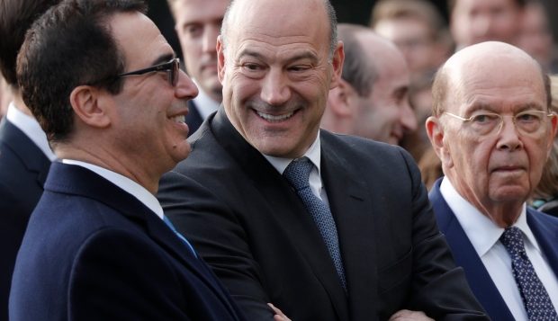 Steven Mnuchin, secrétaire américain au Trésor, et le président du Conseil national de l'économie Gary Cohn et le secrétaire au commerce, Wilbur Ross, à Washington le 24 janvier dernier - Photo: Carlos Barria/Reuters 