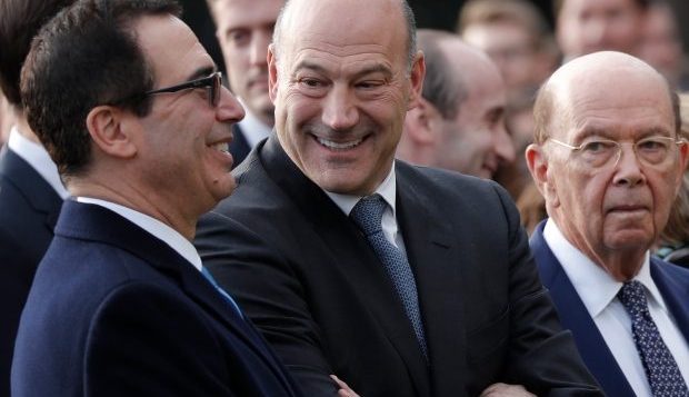 Steven Mnuchin, secrétaire américain au Trésor, et le président du Conseil national de l'économie Gary Cohn et le secrétaire au commerce, Wilbur Ross, à Washington le 24 janvier dernier - Photo: Carlos Barria/Reuters