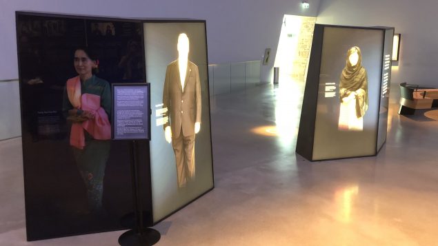 La photo d'Aung San Suu Kyi dans la salle des Canadaiens honoraires n'est plus illuminée au Musée canadien pour les droits de la personne.