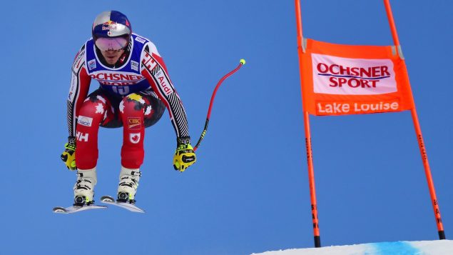 Erik Guay effectue une dernière descente d'entraînement en Coupe du monde à Lac Louise en Alberta.