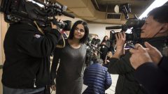La jeune Saoudienne Rahaf Mohammed après sa conférence de presse à Toronto.