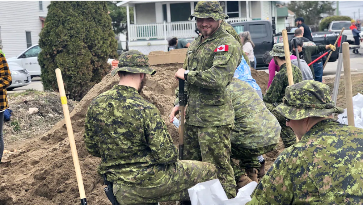 les-forces-arm-es-canadiennes-combattent-des-inondations-catastrophiques-au-qu-bec-rci-fran-ais