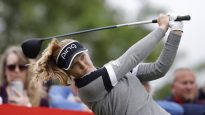 La golfeuse canadienne Brooke Henderson frappe un coup de départ au 12e trou de la Classique Meijer 2019 aux États-Unis.
