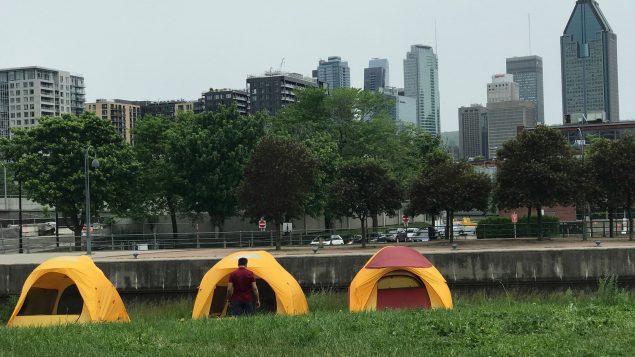 Initiation au camping en plein coeur de Montréal - Photo : Samir Bendjafer