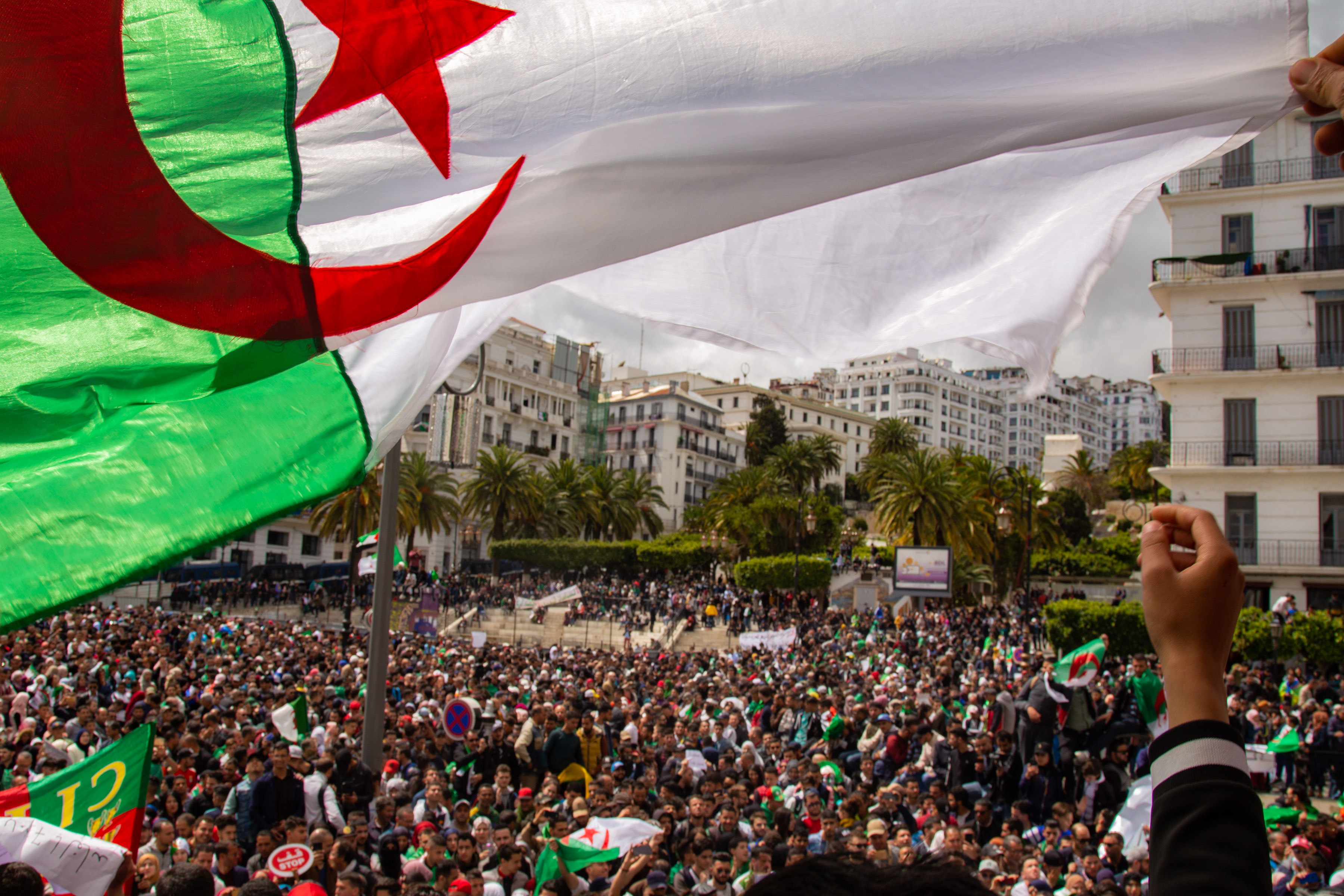 Algérie des milliers dans les rues pour la fête nationale, mais pas