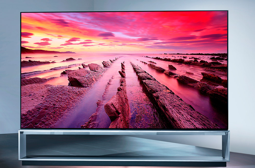 La première télévision géante OLED 8K à 55 000 RCI Français