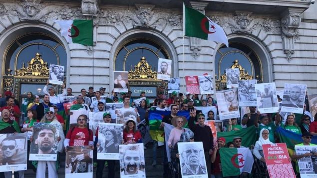 Des membres de la diaspora algérienne des États-Unis lors d’un rassemblement devant l’Hôtel de ville de San Francisco en novembre dernier en soutien au mouvement populaire en Algérie – Facebook/Dz United