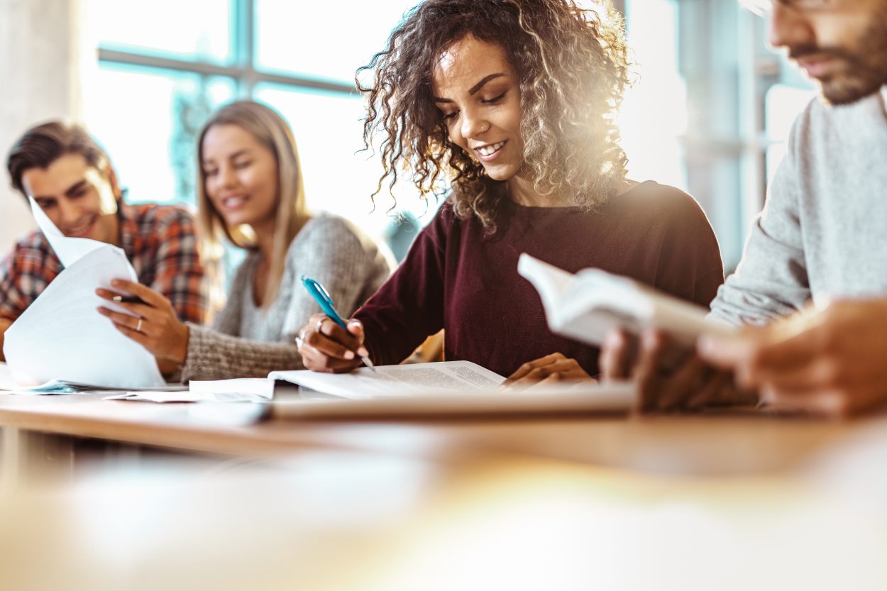 Covid 19 Canada Prestation D Urgence De 1250 Par Mois Pour Les Etudiants Rci Francais