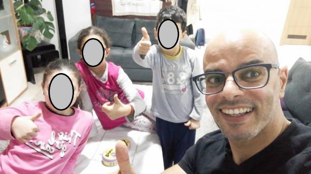 L'homme âgé de 43 et père de 3 enfants âgés de 6 à 11 ans a été transféré aux services d'urgence au dixième jour de son arrivée en famille au Canada - Photo : Facebook/Mohamed Bouras