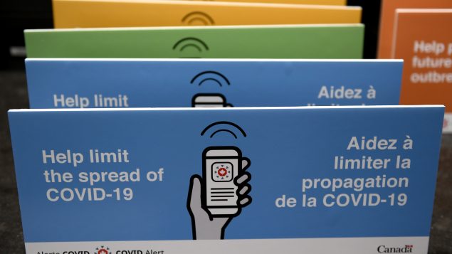 En date du 13 octobre 2020, l’application Alerte Covid, a enregistré 3,8 millions de téléchargements dans 8 provinces et a permis à 1 486 personnes de signaler qu’elles étaient atteintes de la COVID-19 - Photo : Justin Tang / La Presse Canadienne