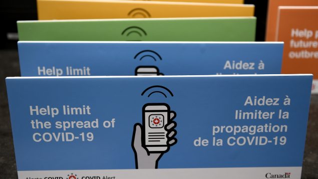 En date du 13 octobre 2020, l’application Alerte Covid, a enregistré 3,8 millions de téléchargements dans 8 provinces et a permis à 1 486 personnes de signaler qu’elles étaient atteintes de la COVID-19 - Photo : Justin Tang / La Presse Canadienne